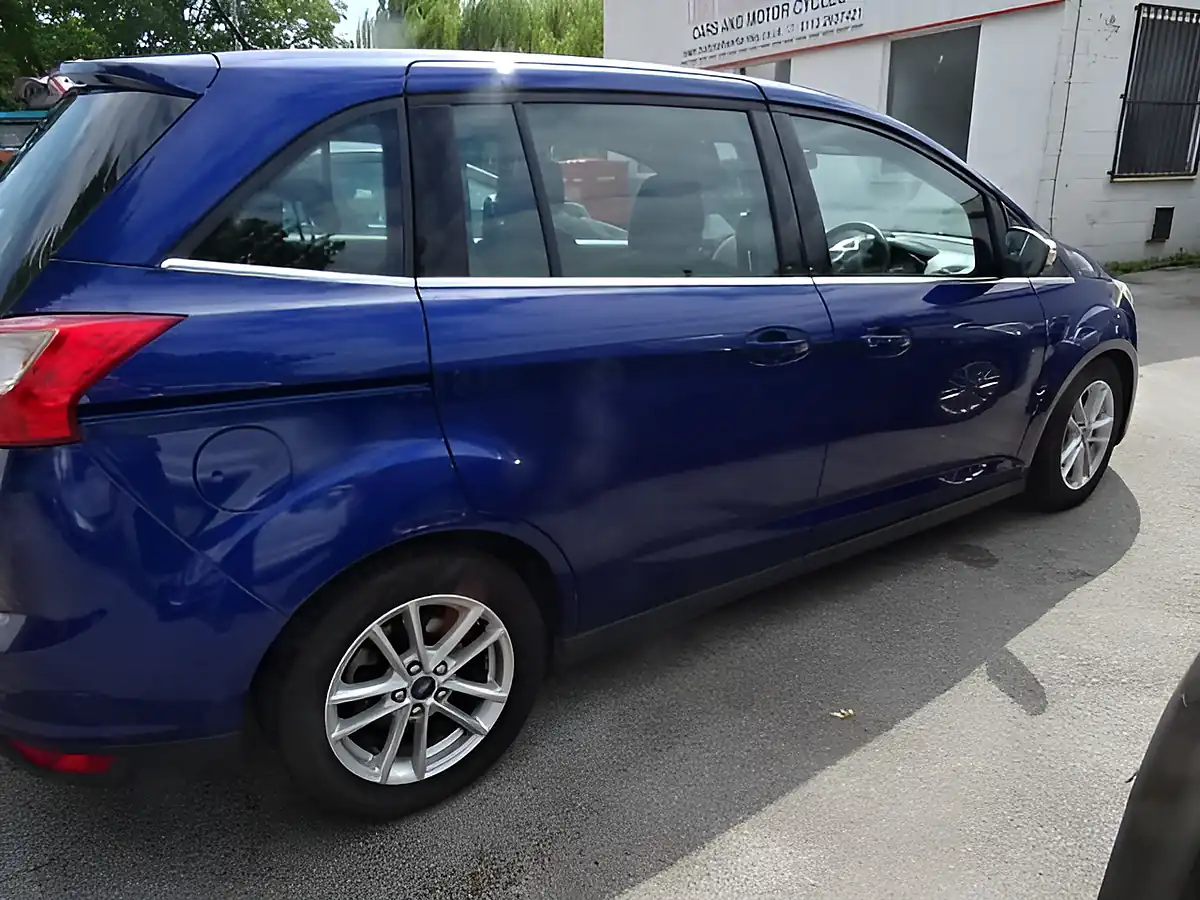 Used 2016 Ford Grand C-Max Zetec Blue - Interior and Exterior details 12