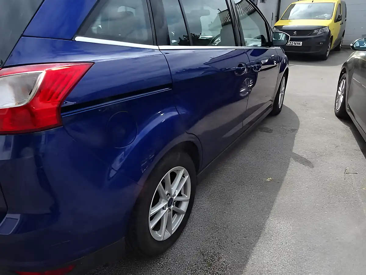 Used 2016 Ford Grand C-Max Zetec Blue - Interior and Exterior details 13