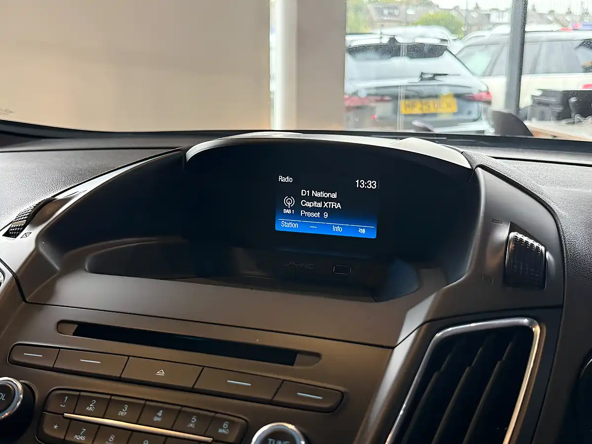 Used 2016 Ford Grand C-Max Zetec Blue - Interior and Exterior details 16