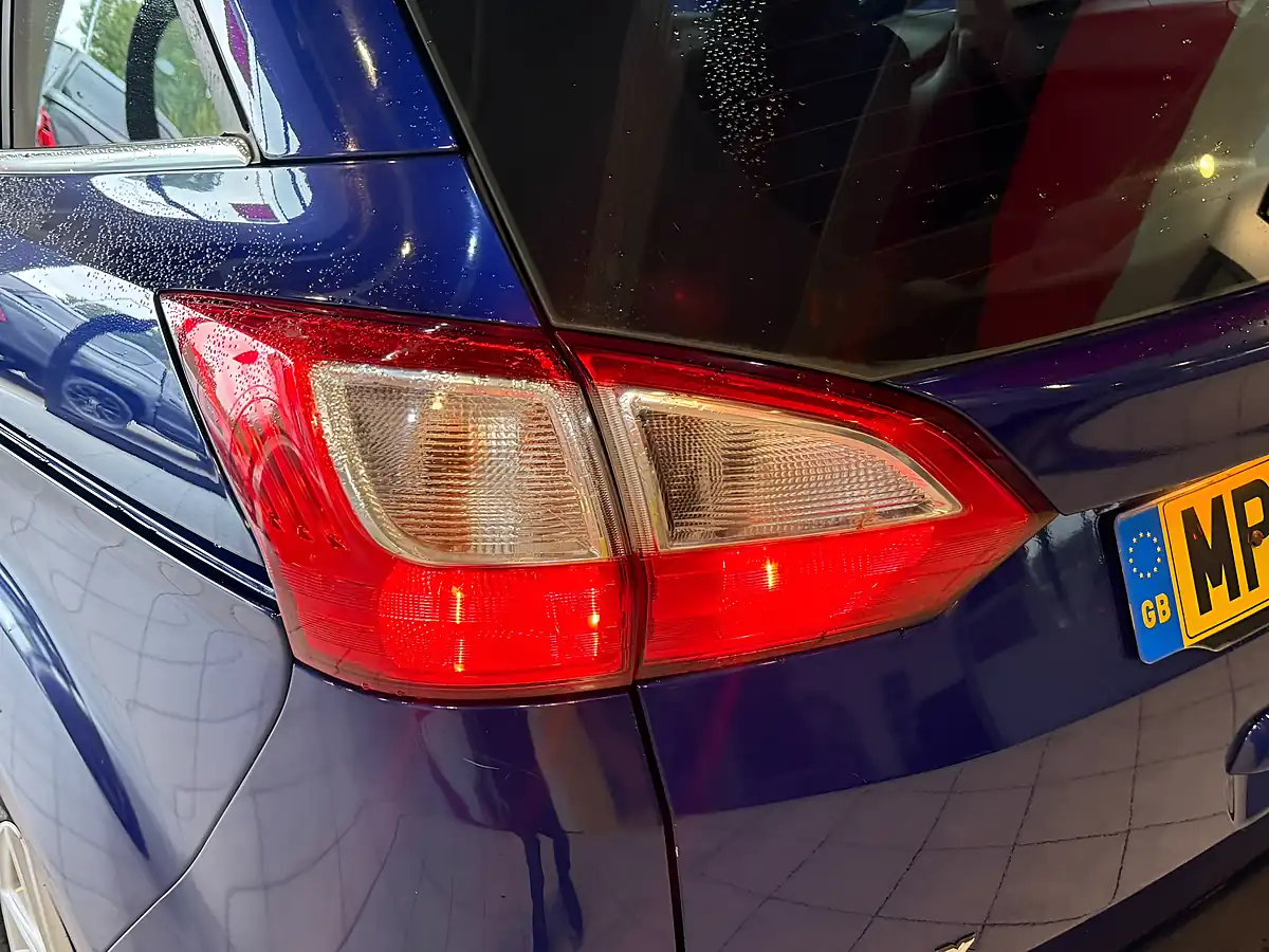 Used 2016 Ford Grand C-Max Zetec Blue - Interior and Exterior details 7