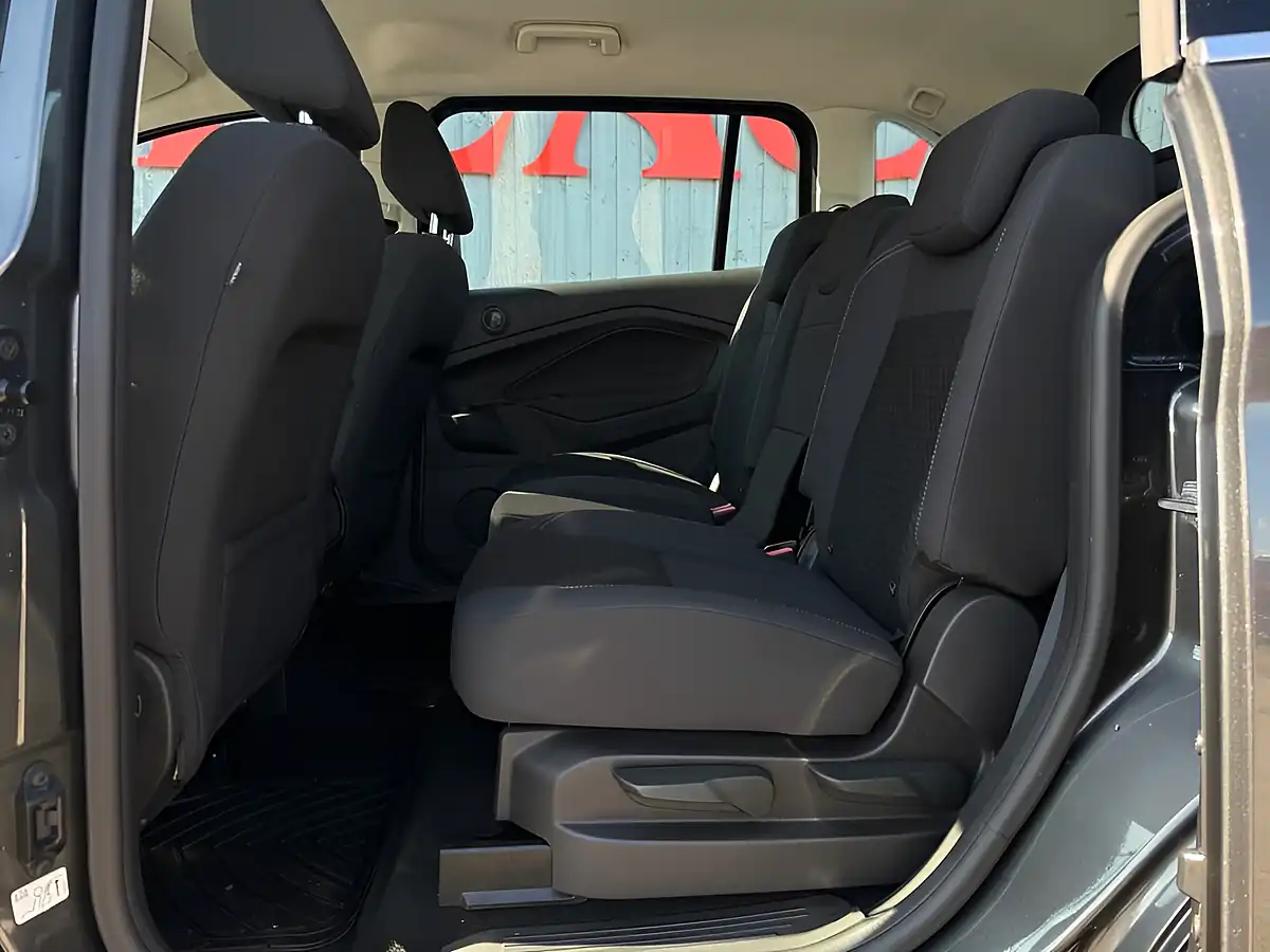 Used 2016 Ford Grand C-Max Zetec Grey - Interior and Exterior details 3