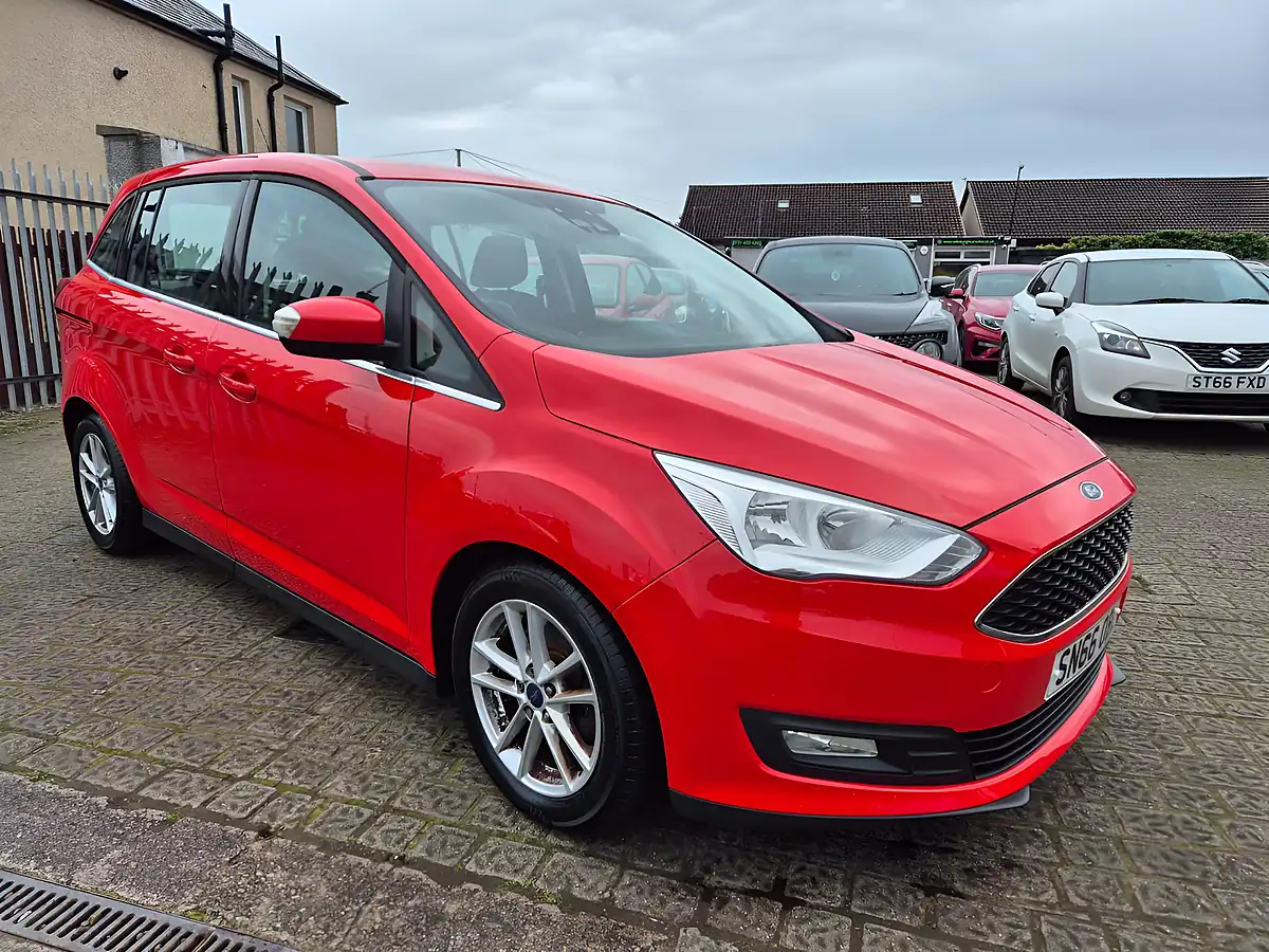 Used 2016 Ford Grand C-Max Zetec Red - Front View