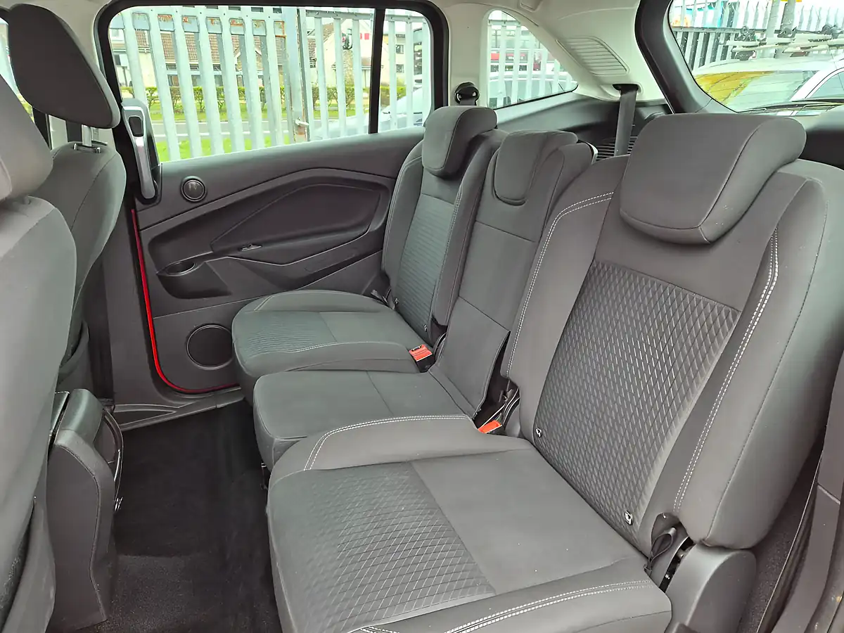Used 2016 Ford Grand C-Max Zetec Red - Interior and Exterior details 17