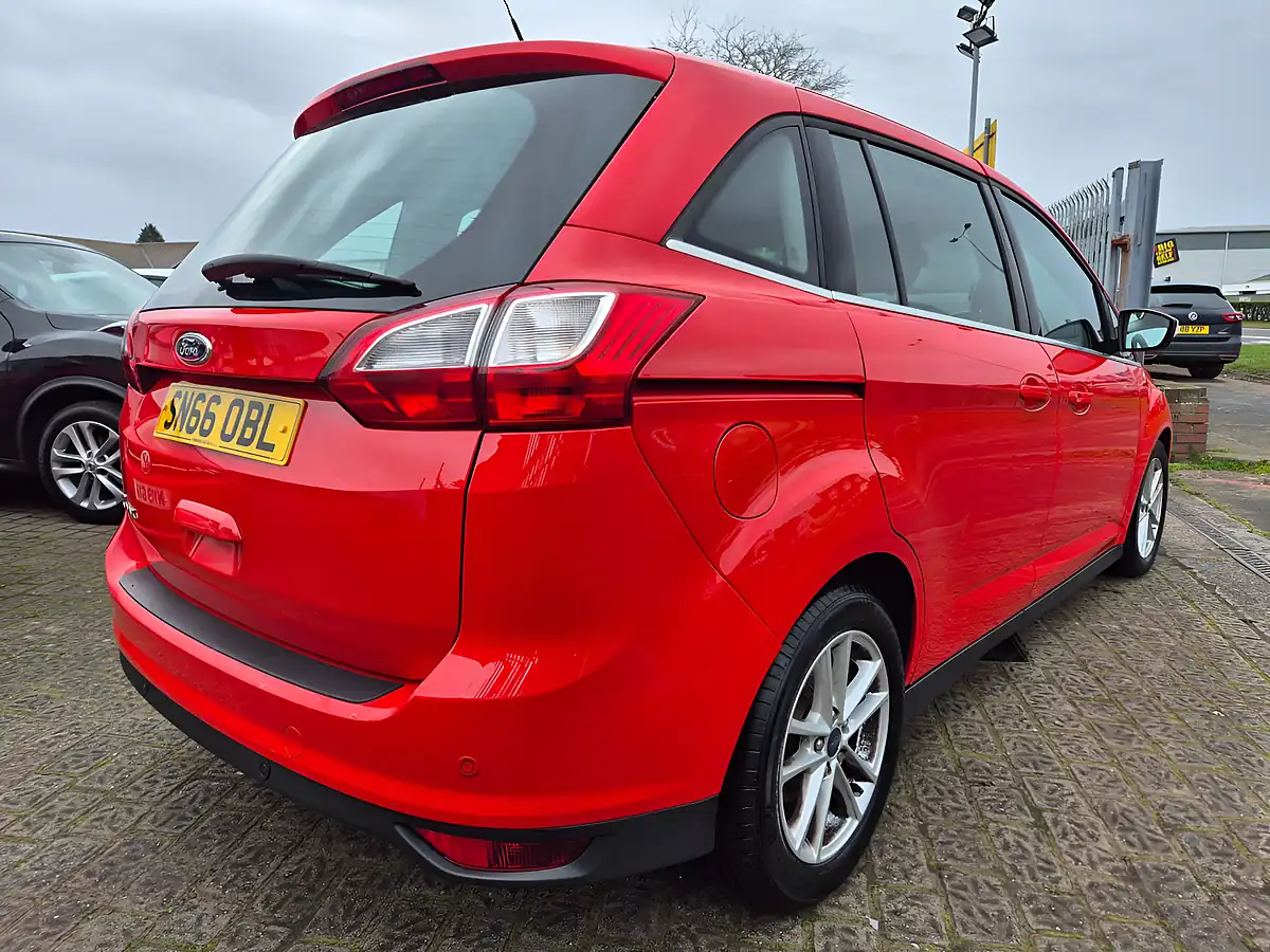 Used 2016 Ford Grand C-Max Zetec Red - Interior and Exterior details 6