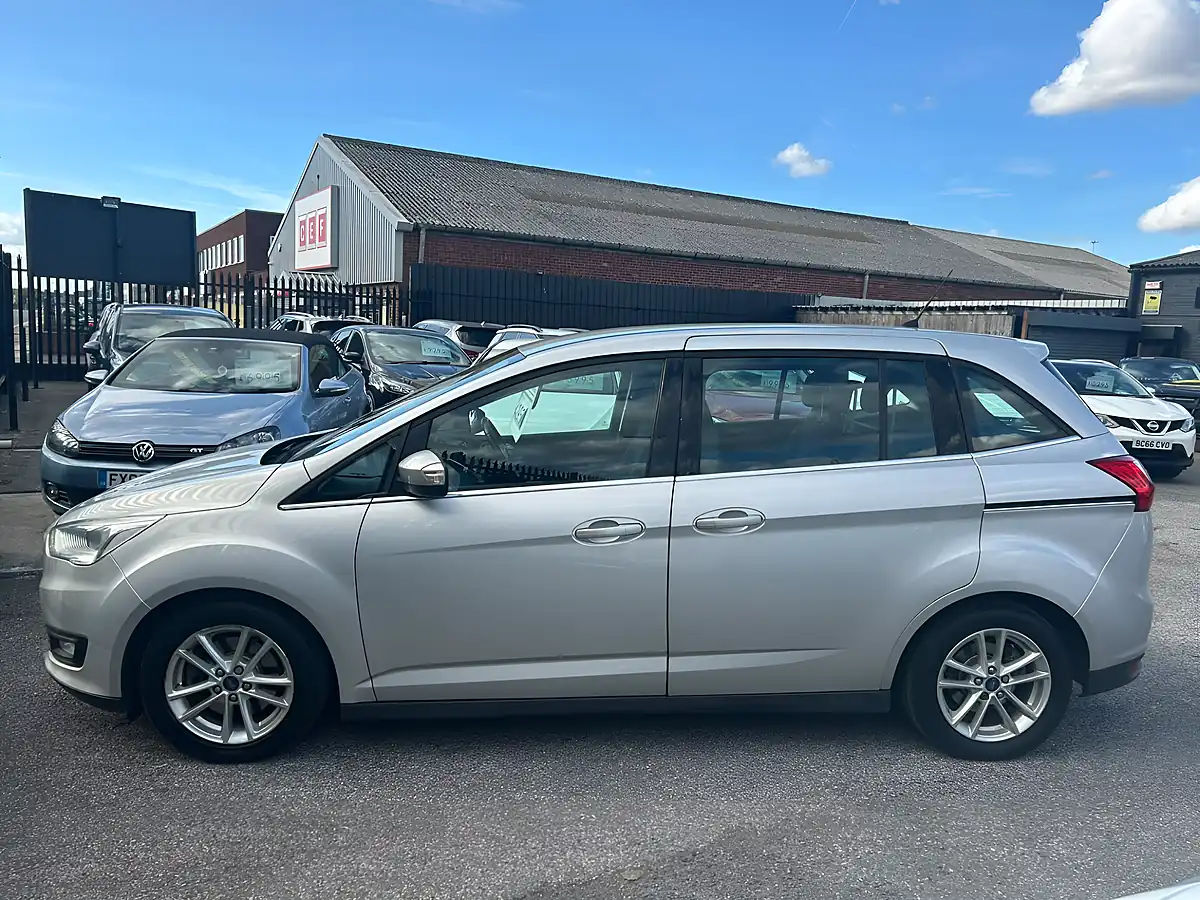 Used 2016 Ford Grand C-Max Zetec Silver - Interior and Exterior details 3