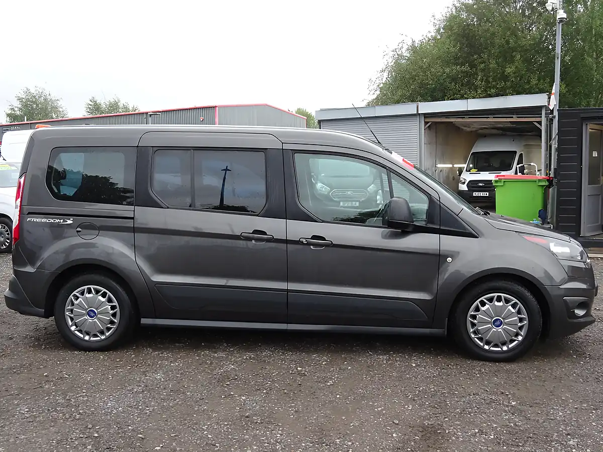 Used 2016 Ford Grand Tourneo Connect Titanium Grey - Interior and Exterior details 11