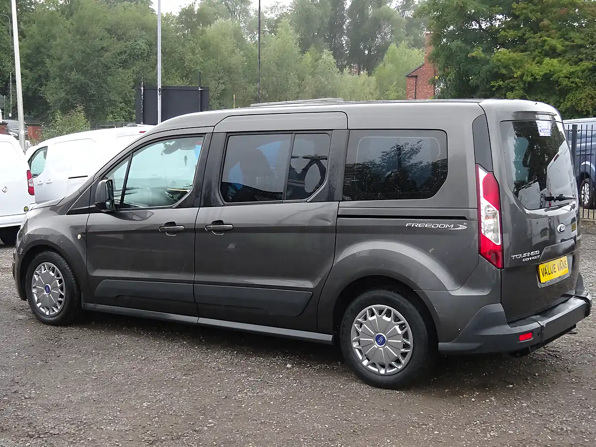 Used 2016 Ford Grand Tourneo Connect Titanium Grey - Interior and Exterior details 13