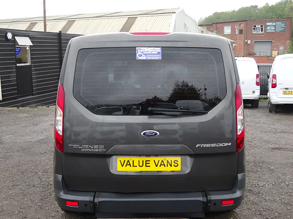 Used 2016 Ford Grand Tourneo Connect Titanium Grey - Interior and Exterior details 14