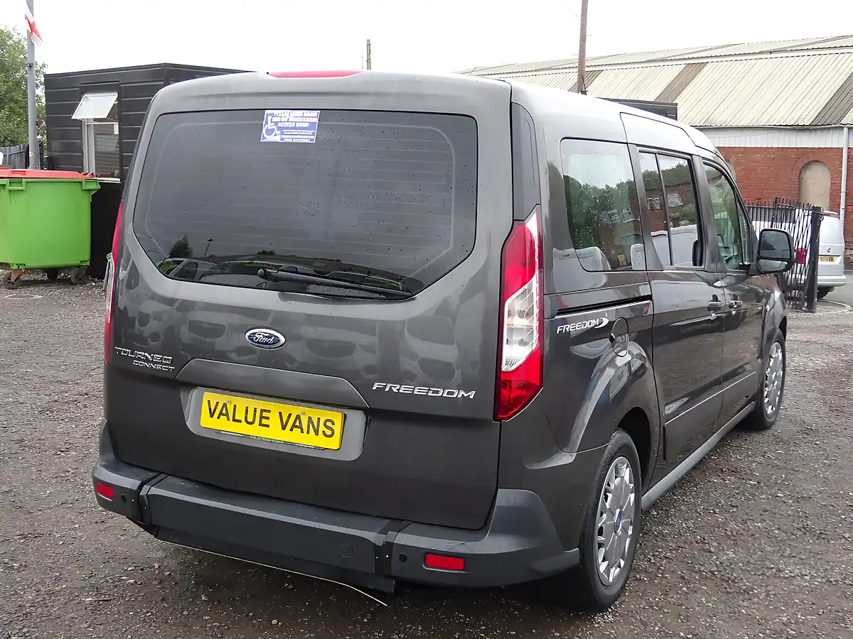 Used 2016 Ford Grand Tourneo Connect Titanium Grey - Interior and Exterior details 15