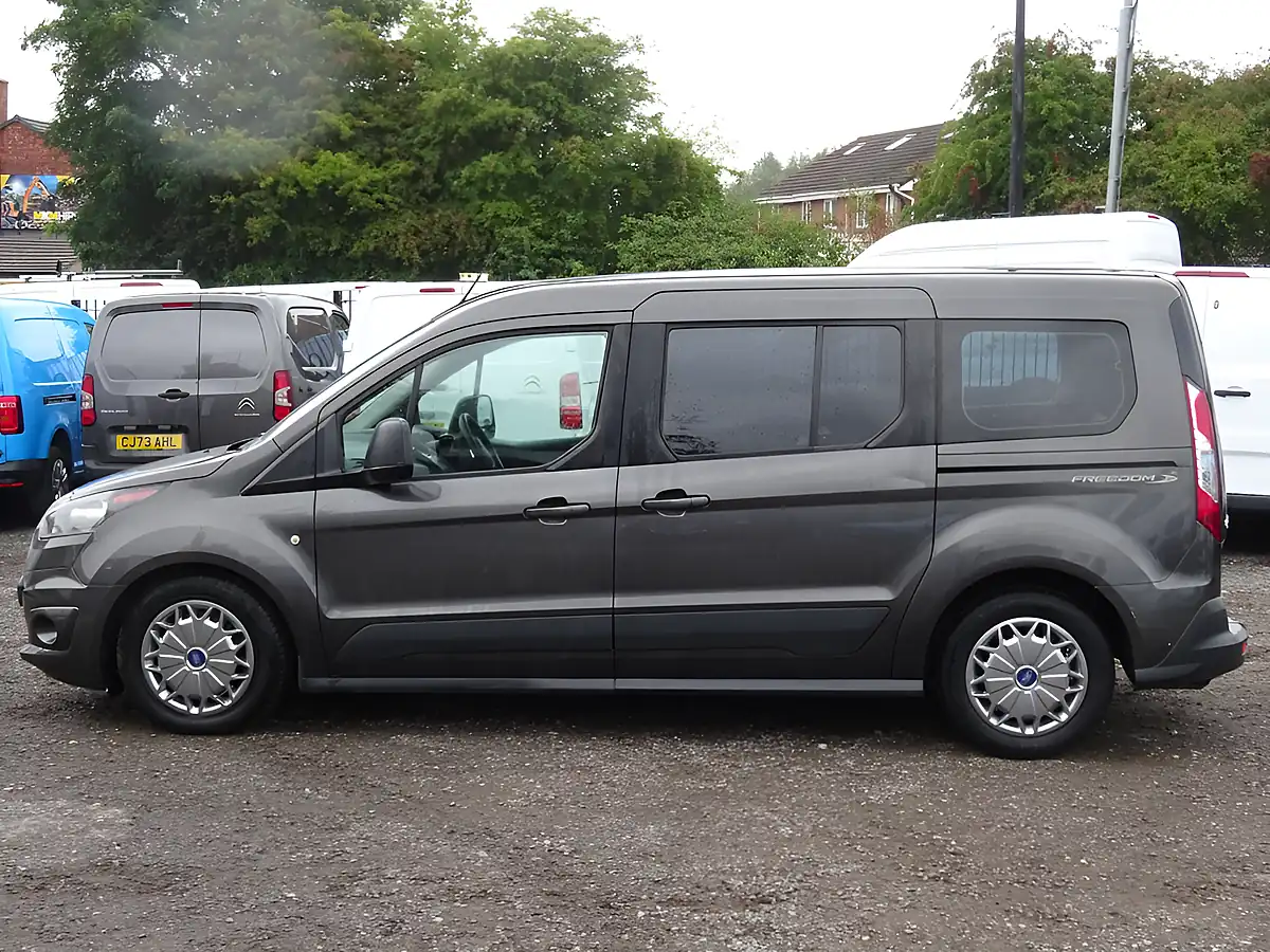 Used 2016 Ford Grand Tourneo Connect Titanium Grey - Interior and Exterior details 9