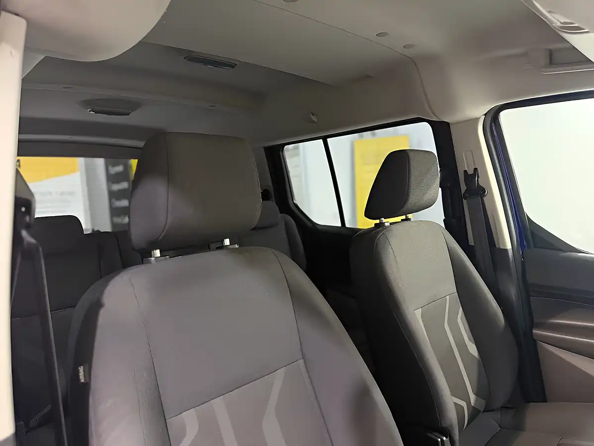 Used 2016 Ford Grand Tourneo Connect Zetec Blue - Interior and Exterior details 11