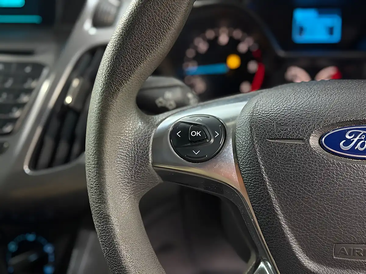 Used 2016 Ford Grand Tourneo Connect Zetec Blue - Interior and Exterior details 12