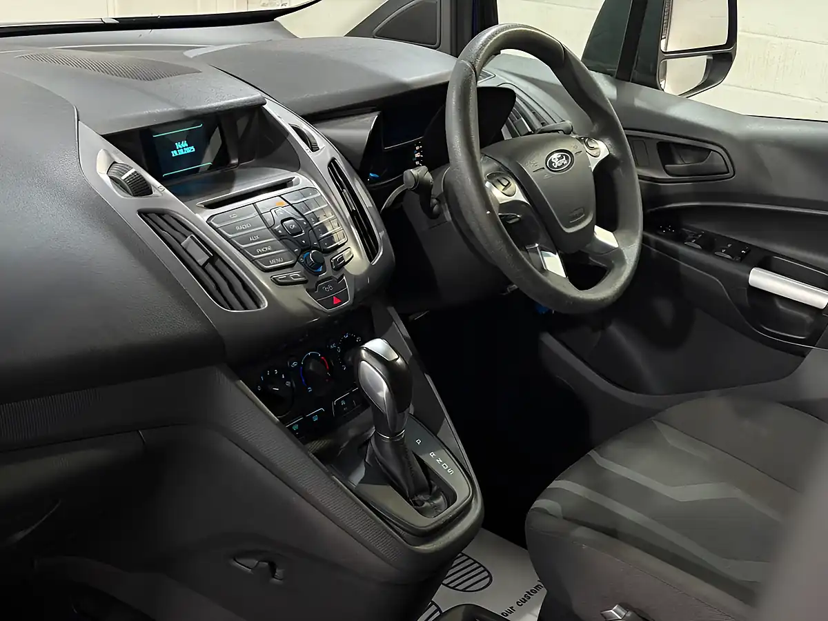 Used 2016 Ford Grand Tourneo Connect Zetec Blue - Interior and Exterior details 14