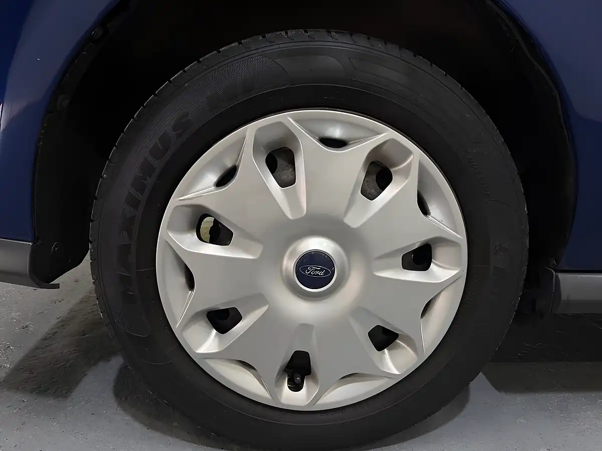 Used 2016 Ford Grand Tourneo Connect Zetec Blue - Interior and Exterior details 17