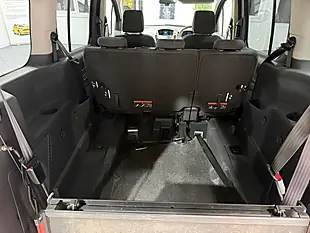 Used 2016 Ford Grand Tourneo Connect Zetec Blue - Interior and Exterior details 18