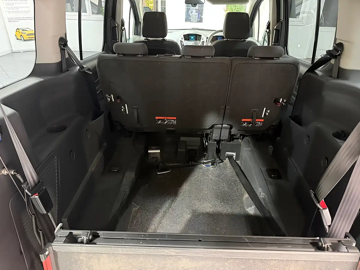 Used 2016 Ford Grand Tourneo Connect Zetec Blue - Interior and Exterior details 18