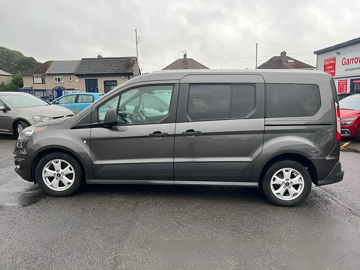 Used 2016 Ford Grand Tourneo Connect Zetec Grey - Interior and Exterior details 8