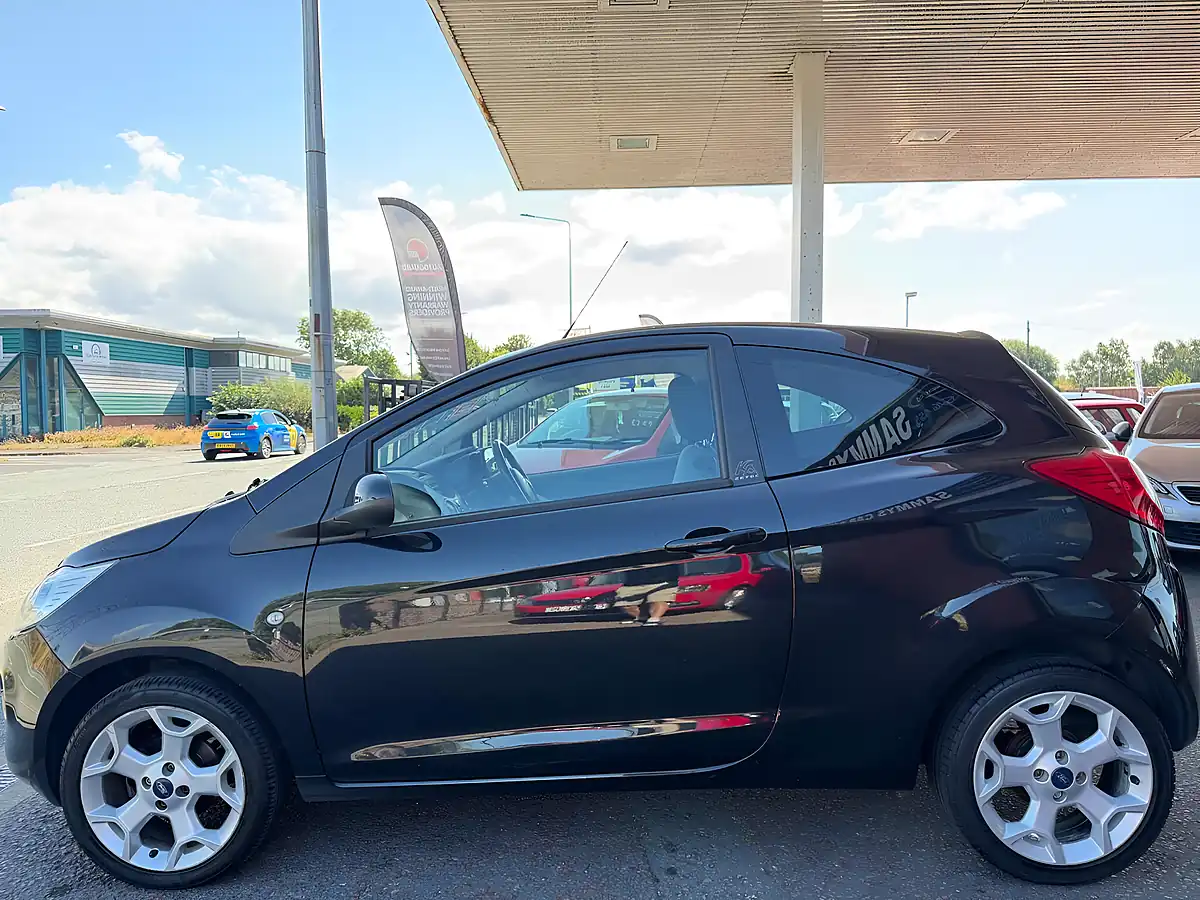 Used 2016 Ford Ka Zetec Black - Interior and Exterior details 8