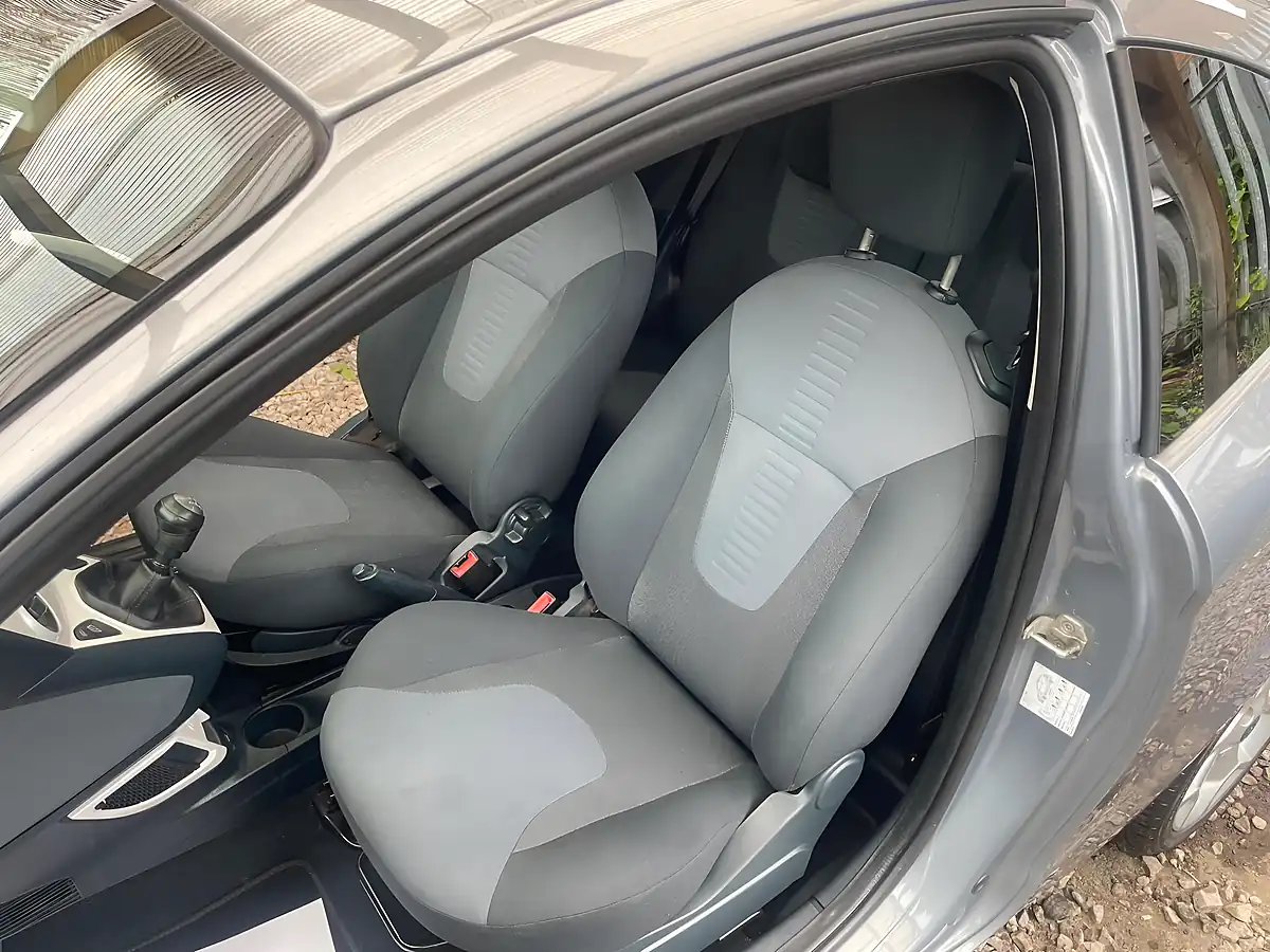 Used 2016 Ford Ka Zetec Silver - Interior and Exterior details 11