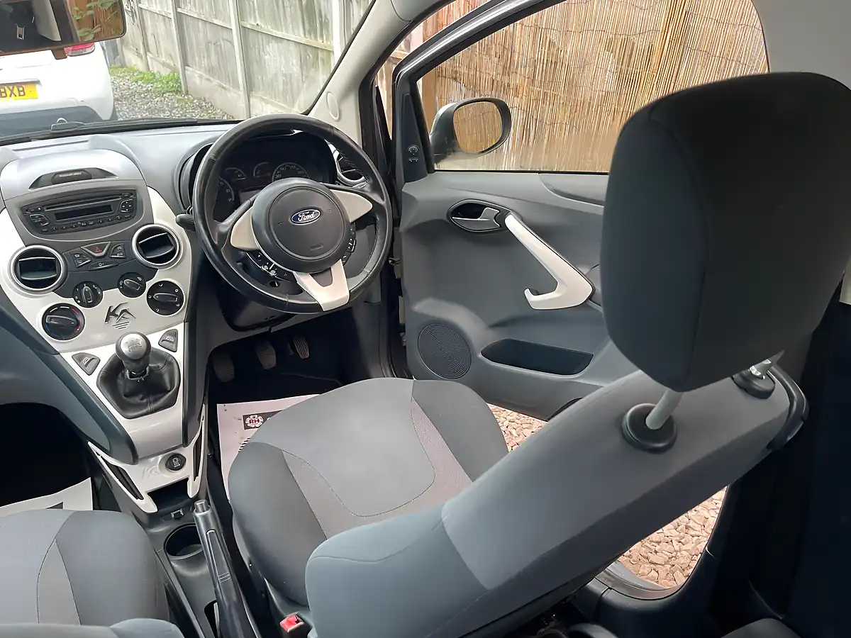 Used 2016 Ford Ka Zetec Silver - Interior and Exterior details 5
