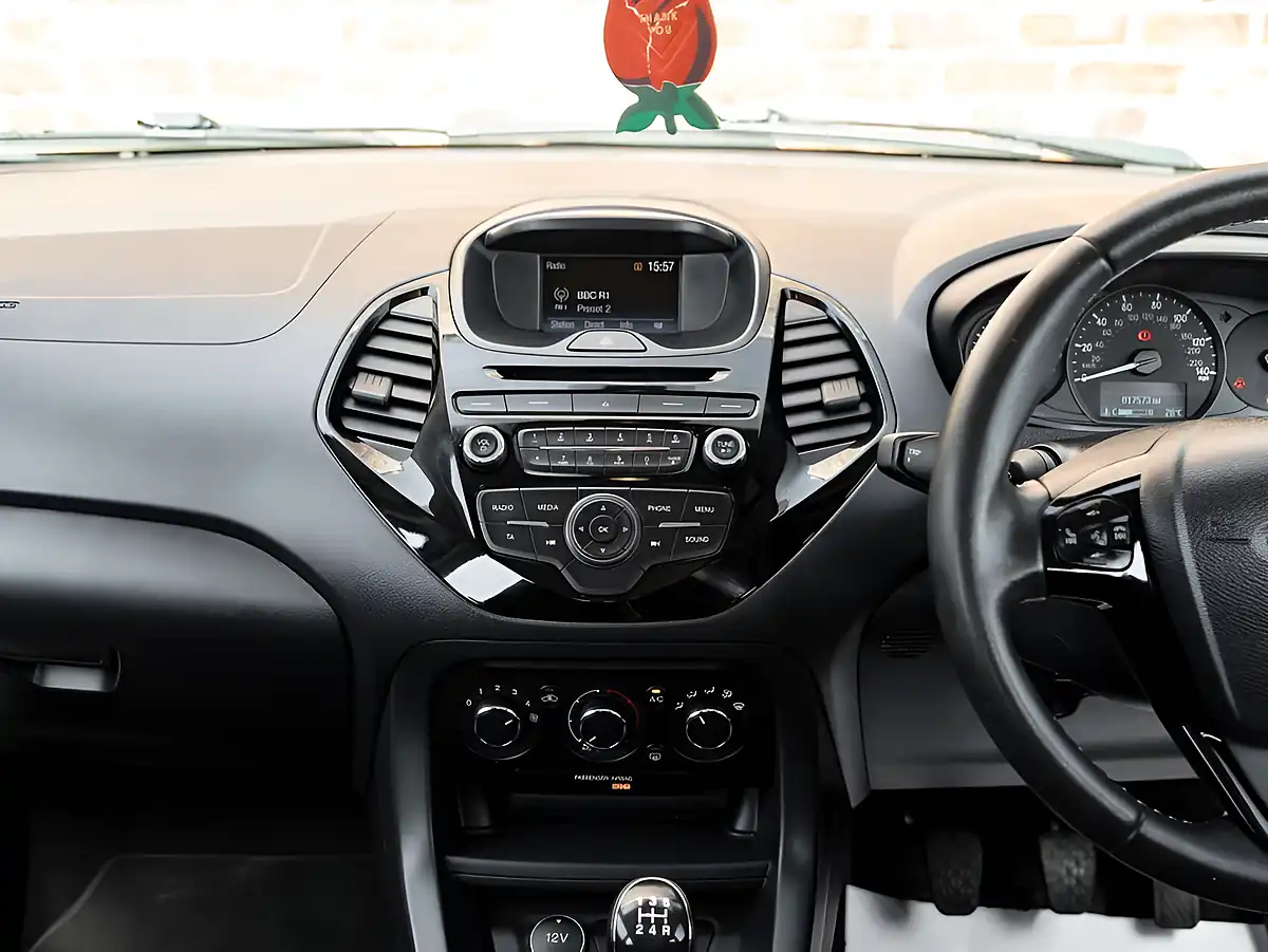 Used 2016 Ford Ka+ Zetec White - Interior and Exterior details 10