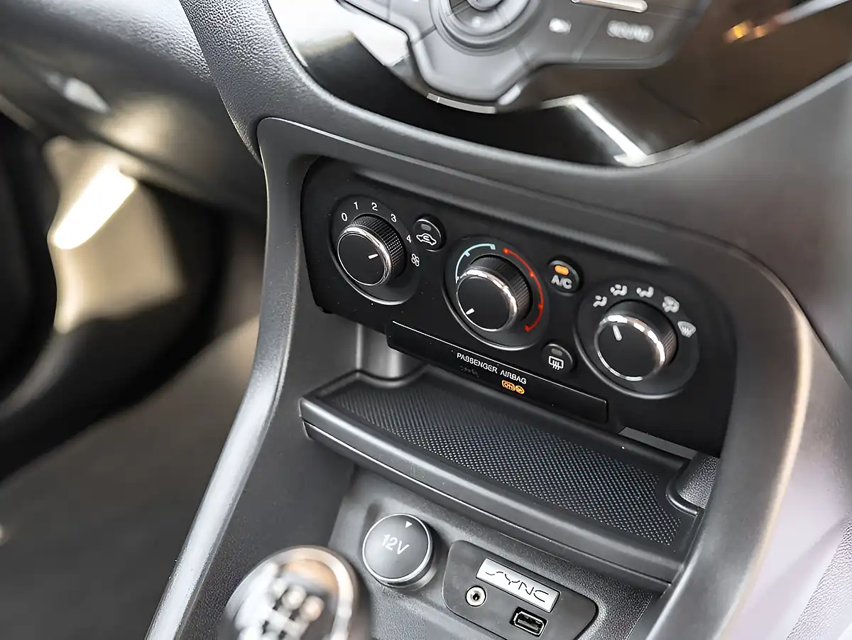 Used 2016 Ford Ka+ Zetec White - Interior and Exterior details 12