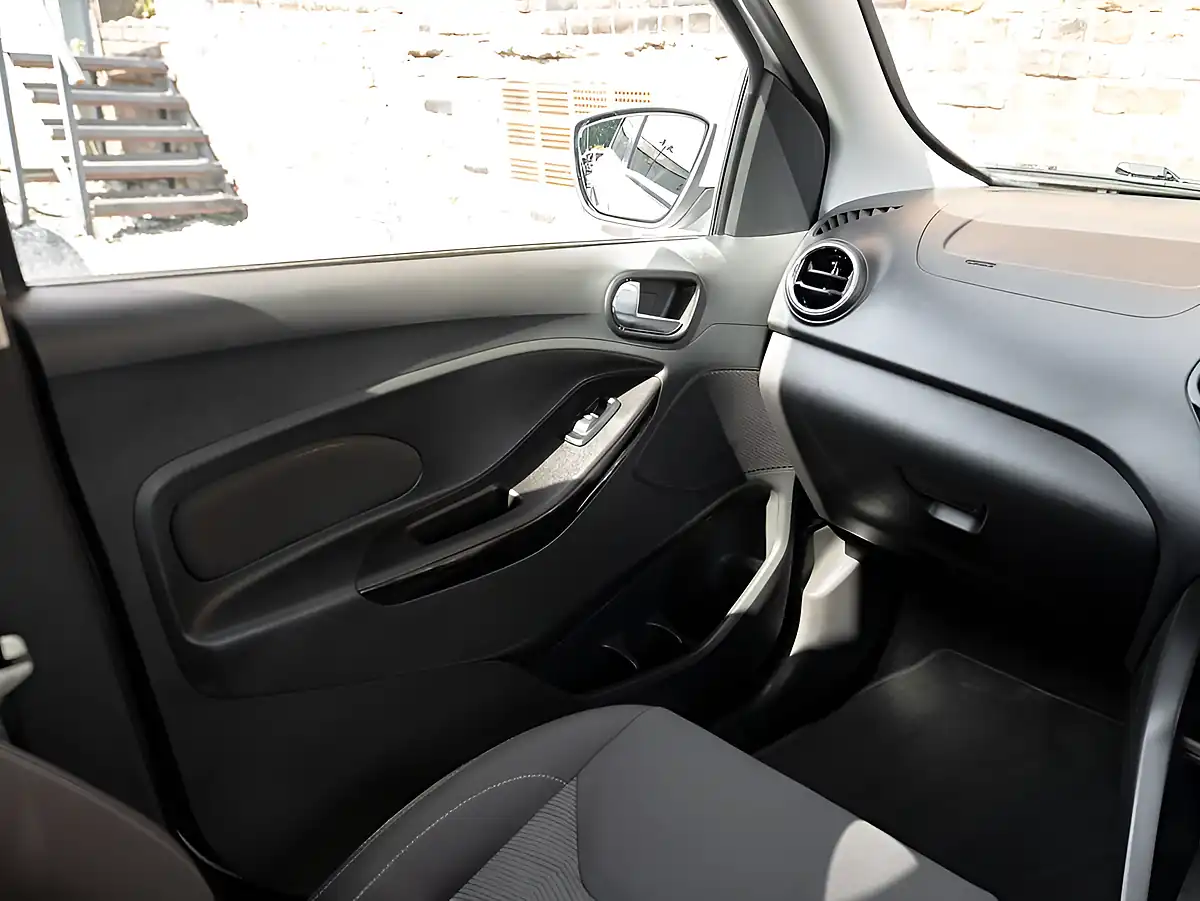 Used 2016 Ford Ka+ Zetec White - Interior and Exterior details 17