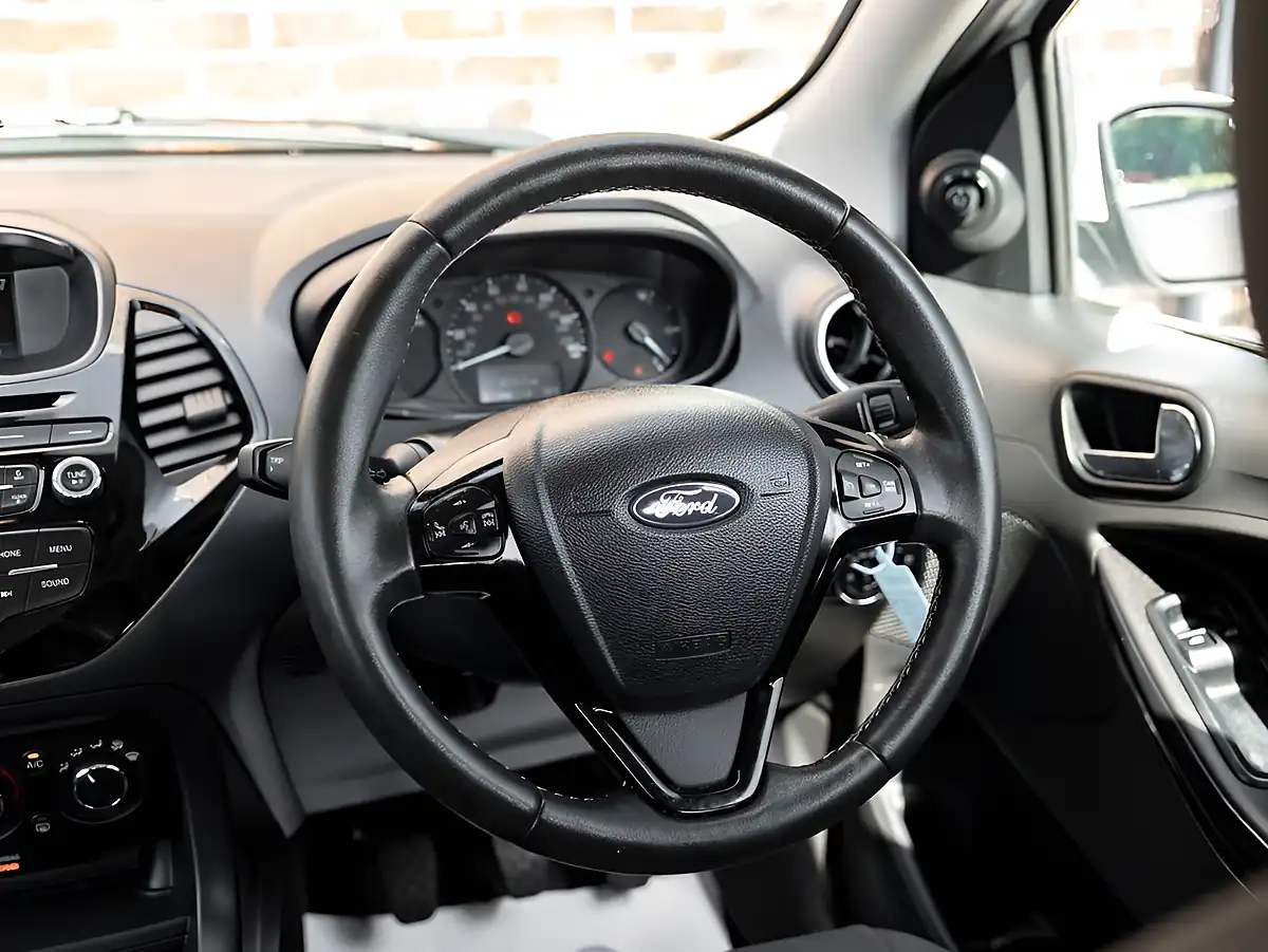 Used 2016 Ford Ka+ Zetec White - Interior and Exterior details 6