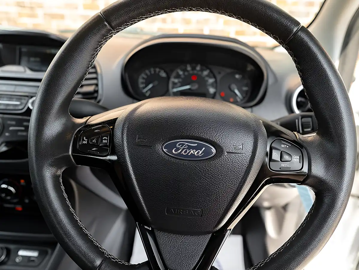 Used 2016 Ford Ka+ Zetec White - Interior and Exterior details 8