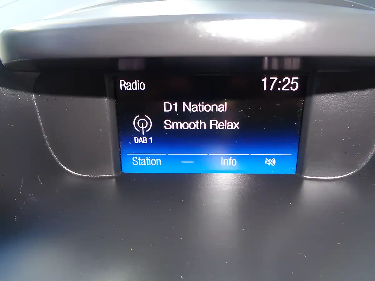 Used 2016 Ford Ka+ Zetec Yellow - Interior and Exterior details 9