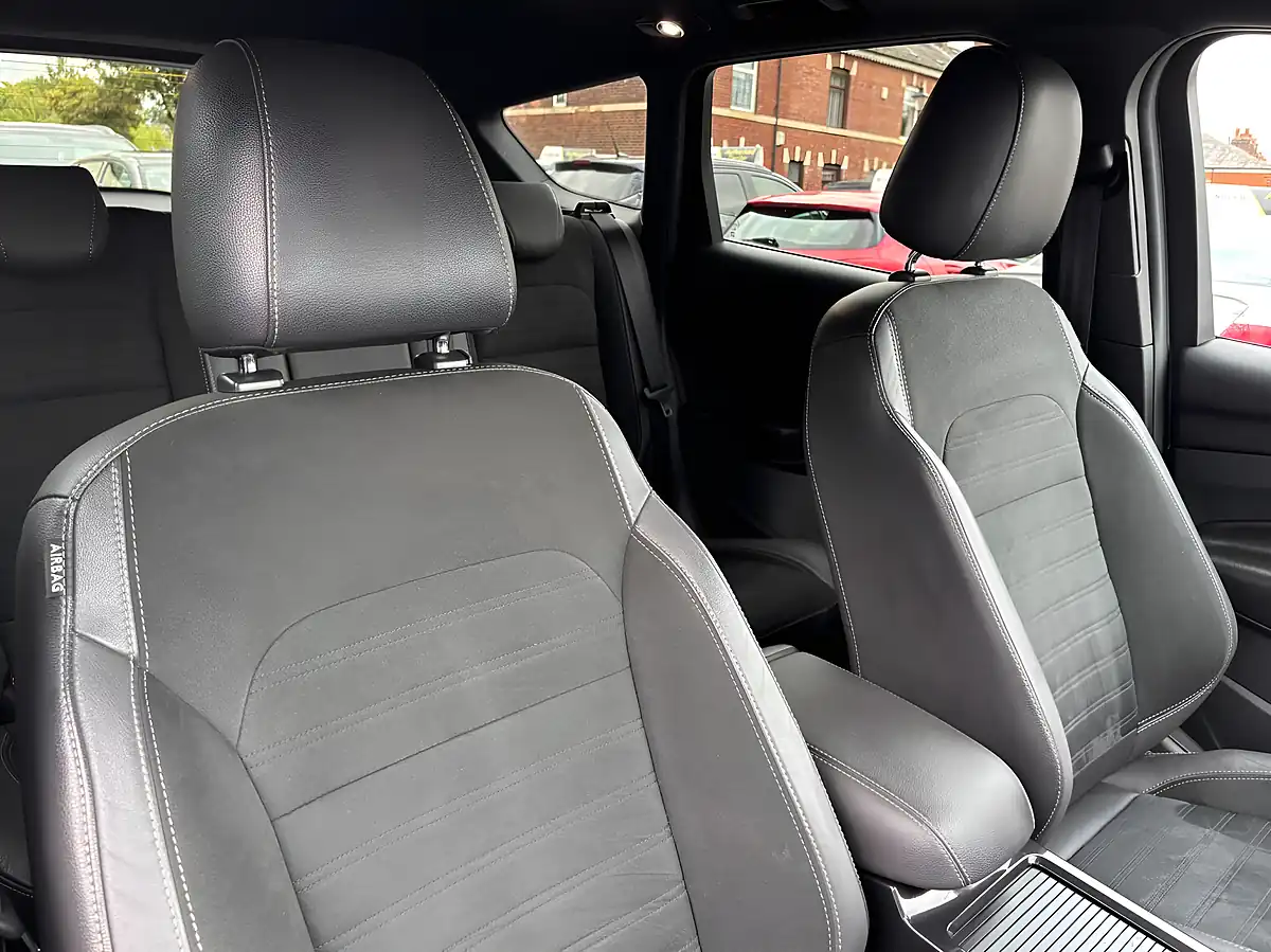 Used 2016 Ford Kuga ST-Line Grey - Interior and Exterior details 10