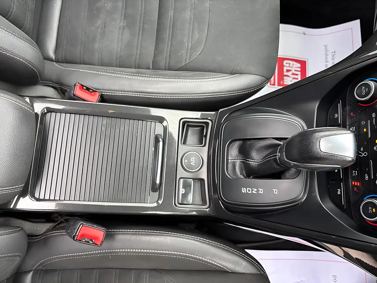 Used 2016 Ford Kuga ST-Line Grey - Interior and Exterior details 17