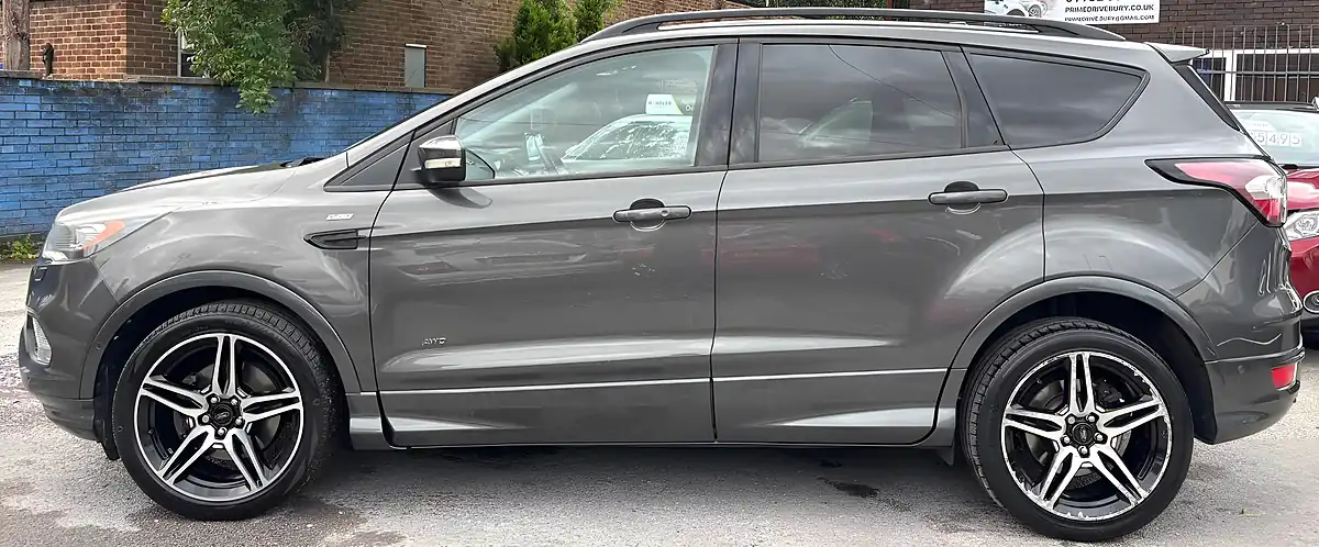 Used 2016 Ford Kuga ST-Line Grey - Interior and Exterior details 8