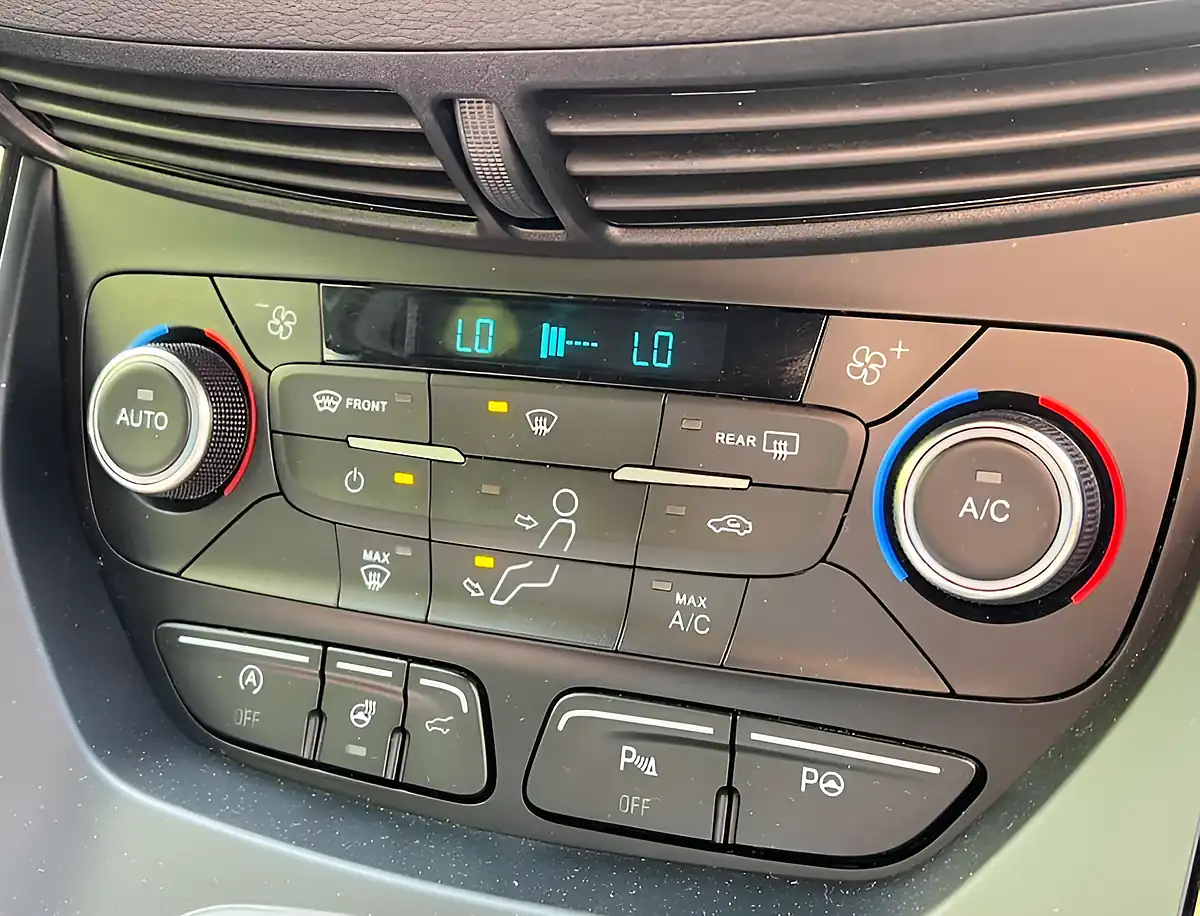 Used 2016 Ford Kuga ST-Line Moondust Silver - Interior and Exterior details 15