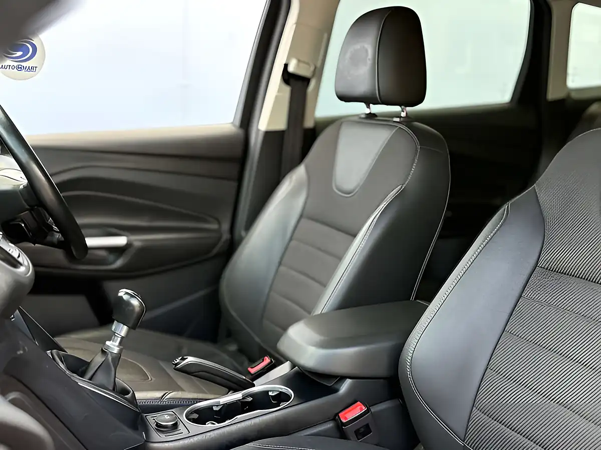 Used 2016 Ford Kuga Titanium Deep Impact Blue - Interior and Exterior details 20