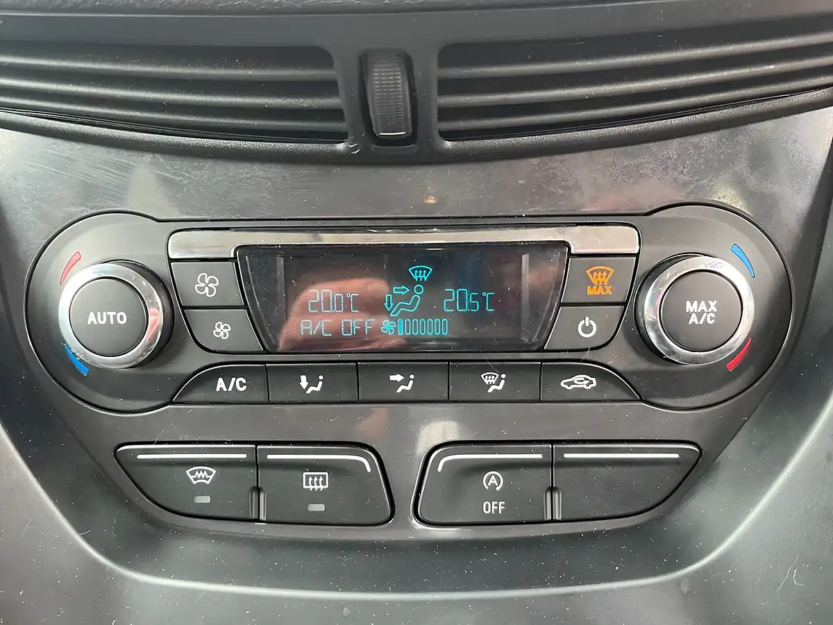 Used 2016 Ford Kuga Titanium Deep Impact Blue - Interior and Exterior details 19