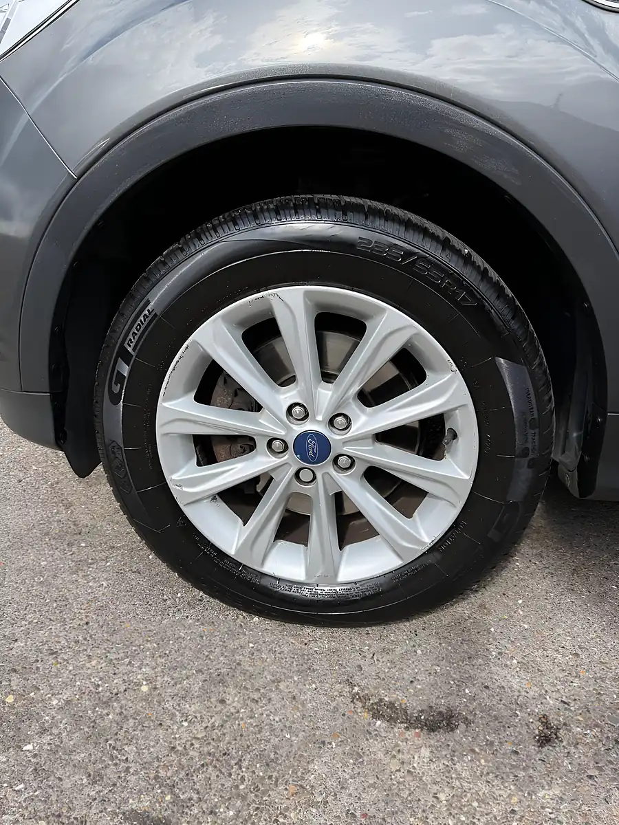Used 2016 Ford Kuga Titanium Grey - Interior and Exterior details 8