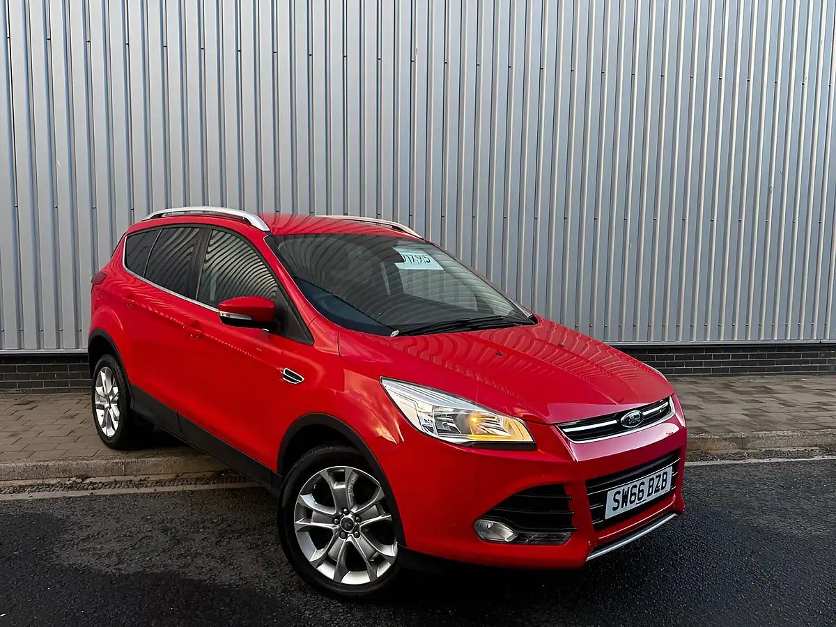 Used 2016 Ford Kuga Titanium Red - Front View