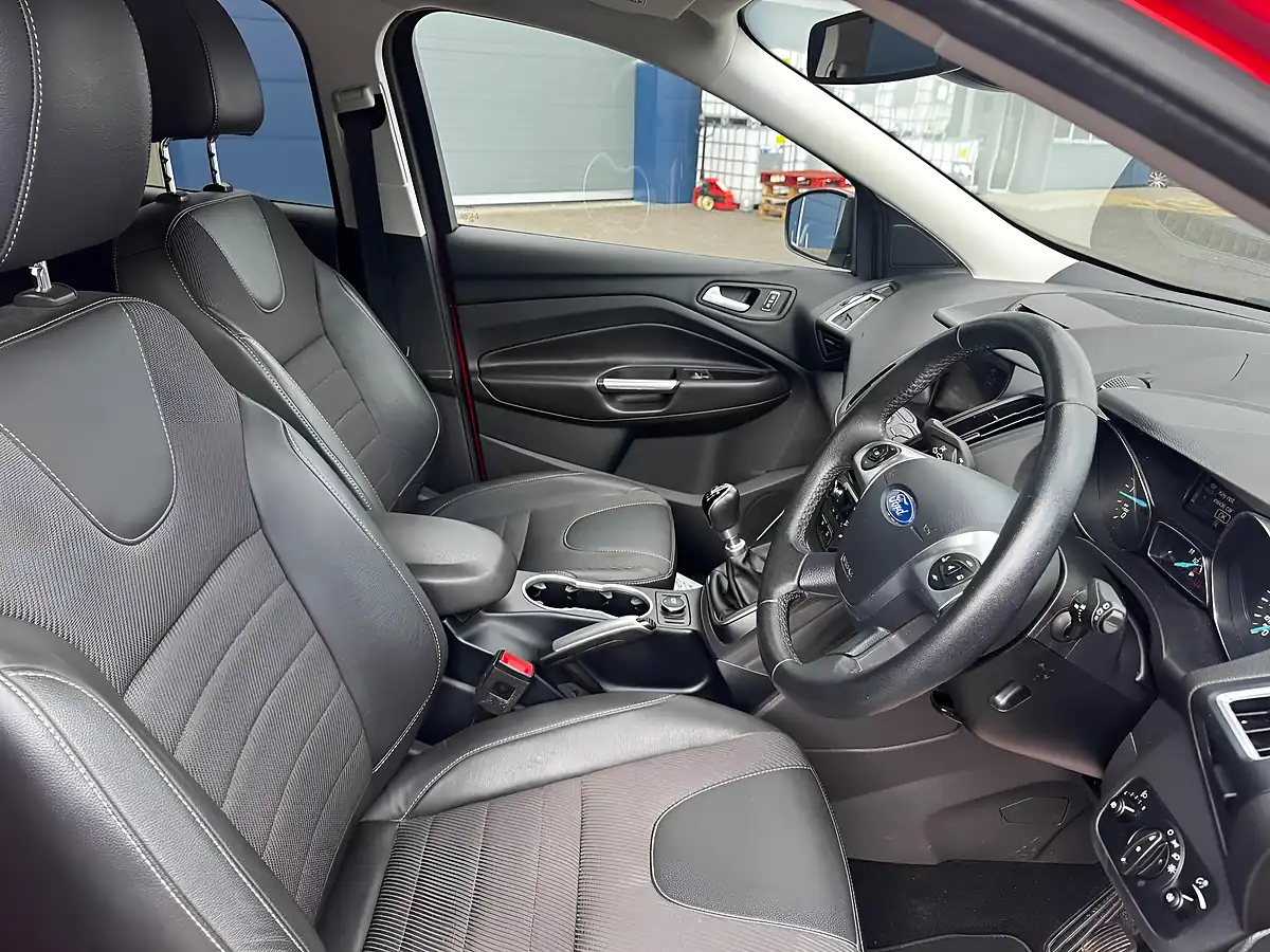 Used 2016 Ford Kuga Titanium Red - Interior and Exterior details 10
