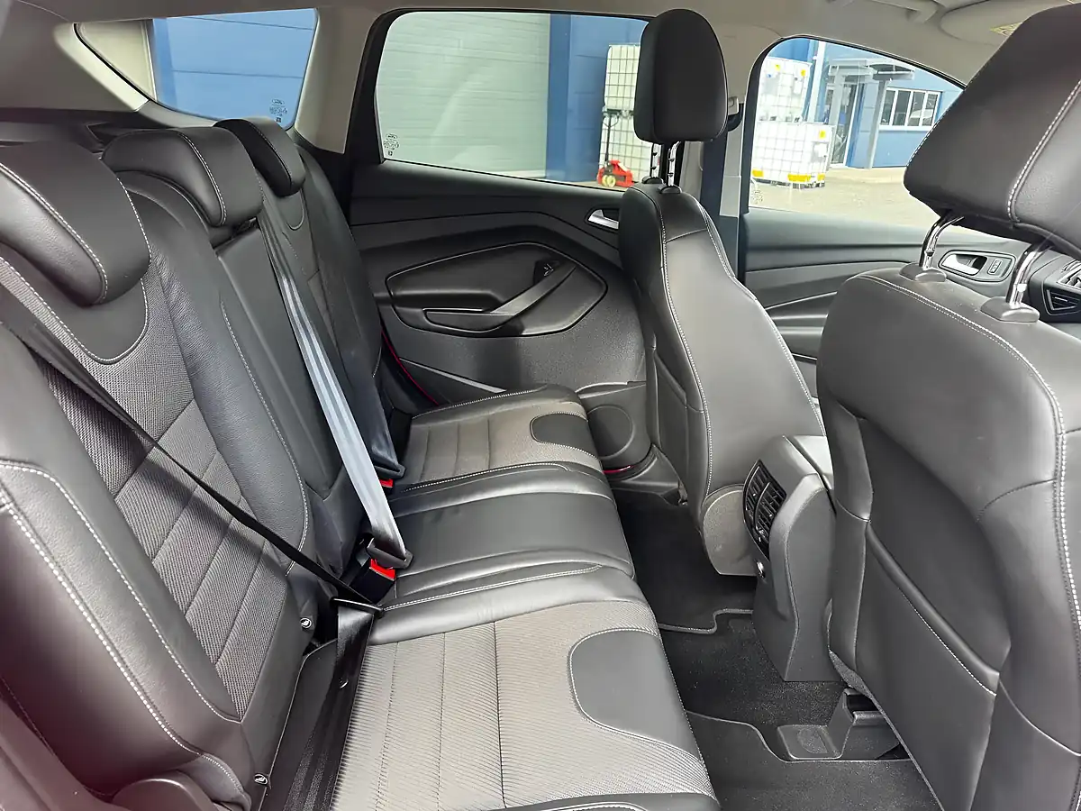 Used 2016 Ford Kuga Titanium Red - Interior and Exterior details 11