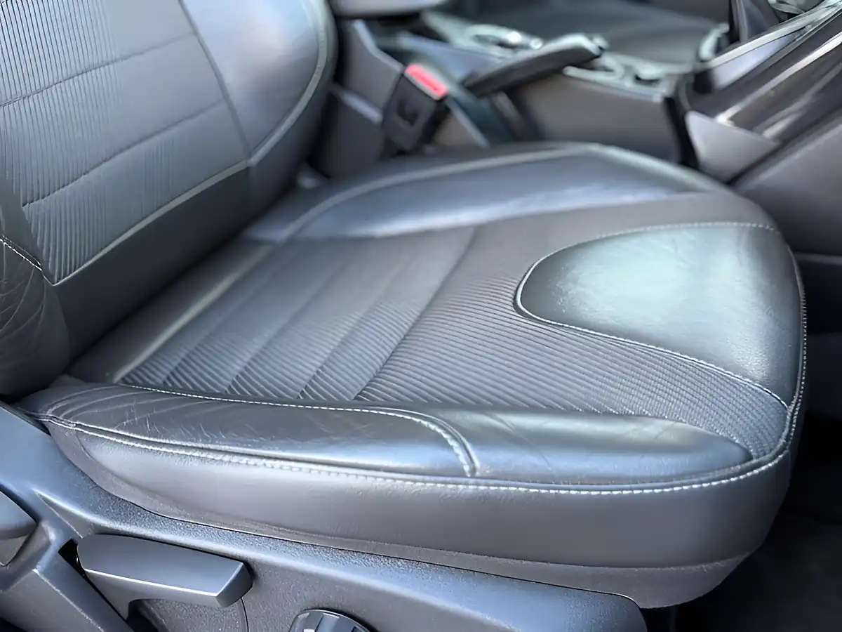 Used 2016 Ford Kuga Titanium Sport Frozen White - Interior and Exterior details 10
