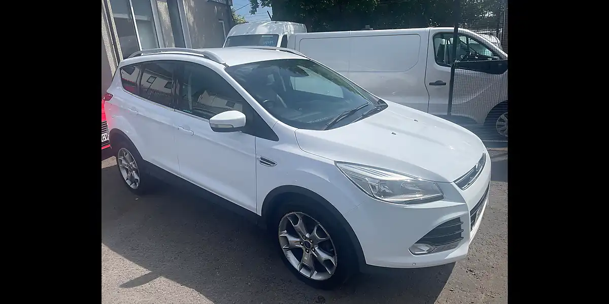 Used 2016 Ford Kuga Titanium White - Front View