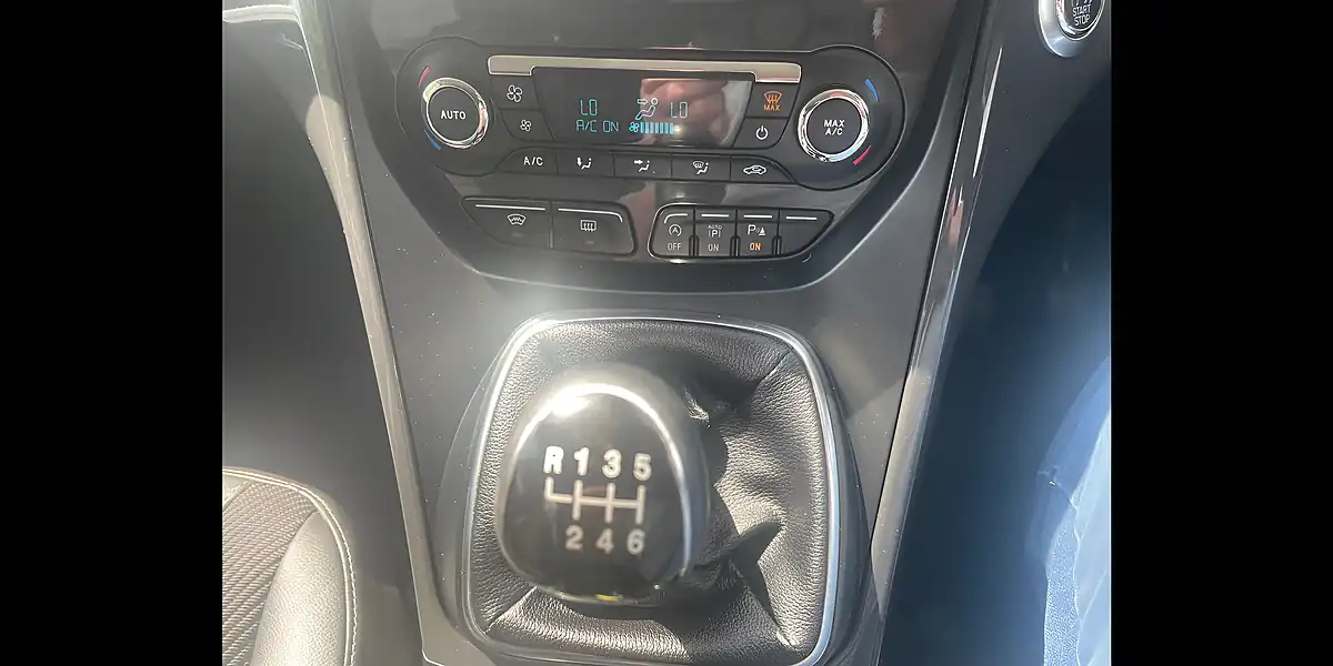 Used 2016 Ford Kuga Titanium White - Interior and Exterior details 17