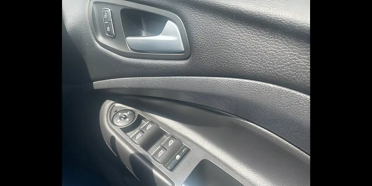Used 2016 Ford Kuga Titanium White - Interior and Exterior details 20