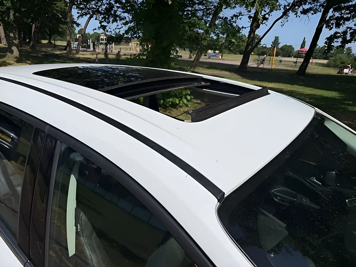 Used 2016 Ford Kuga Titanium White - Interior and Exterior details 9
