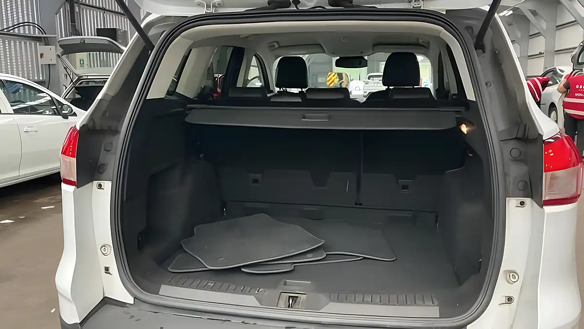 Used 2016 Ford Kuga Titanium White - Interior and Exterior details 10
