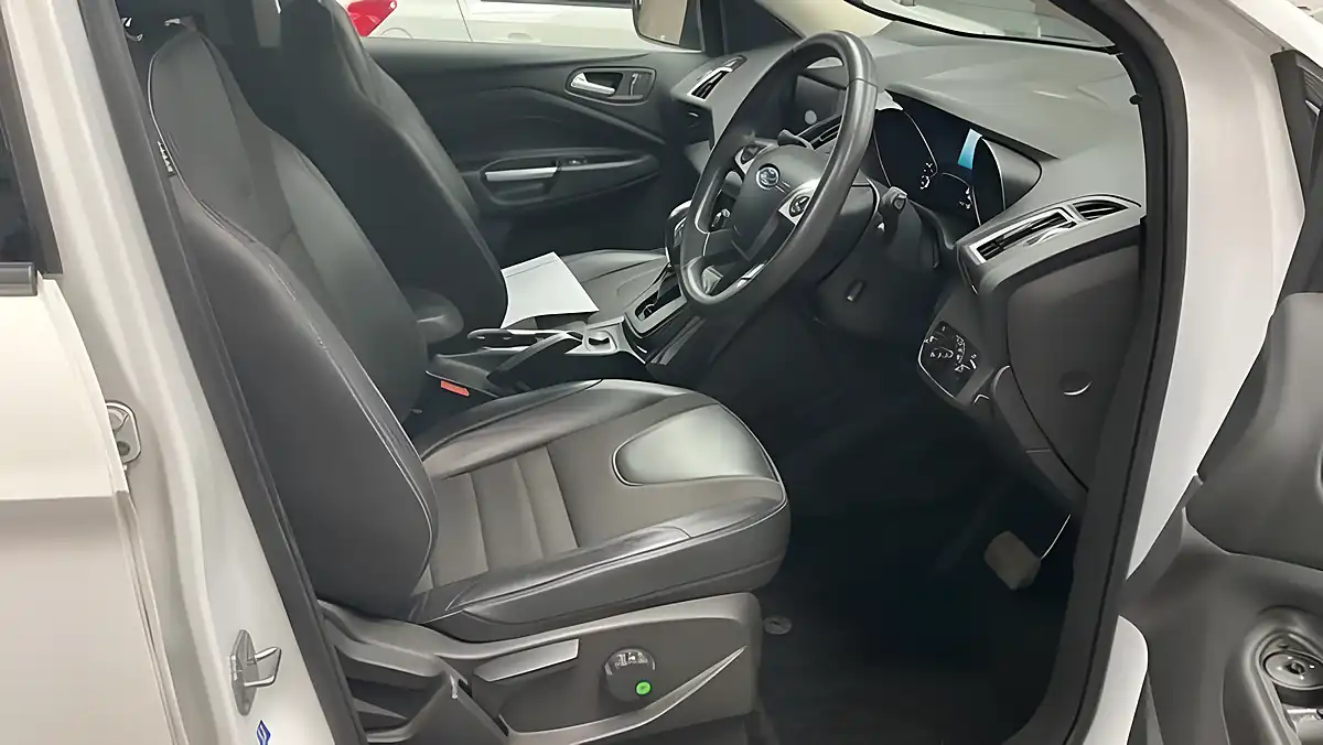 Used 2016 Ford Kuga Titanium White - Interior and Exterior details 11