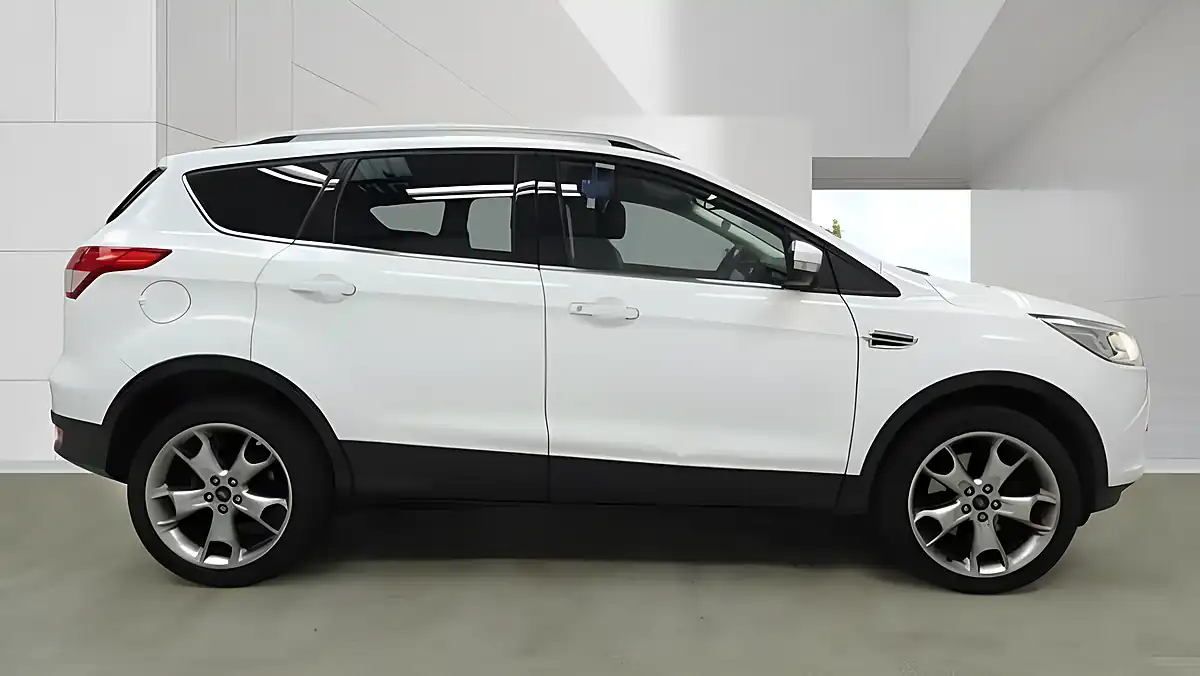 Used 2016 Ford Kuga Titanium White - Interior and Exterior details 9