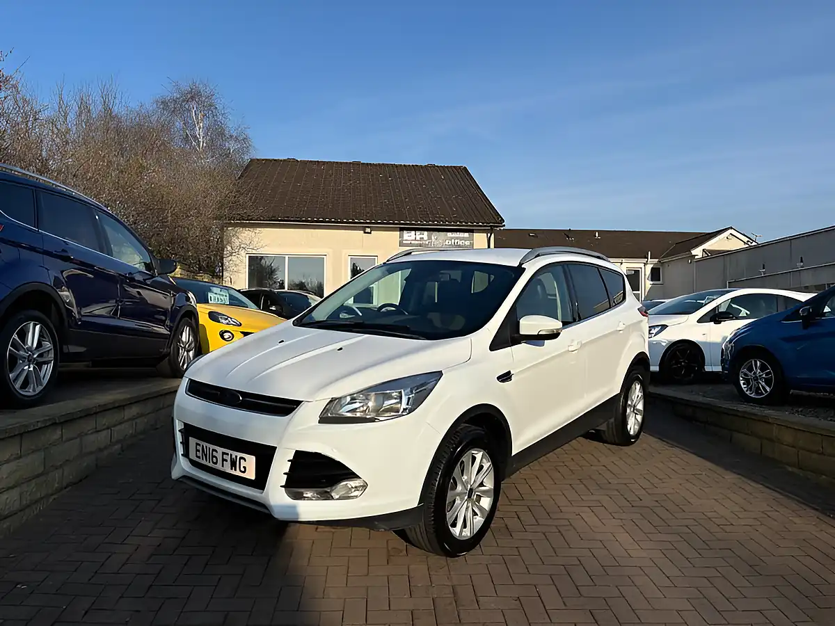 Used 2016 Ford Kuga Titanium White - Front View