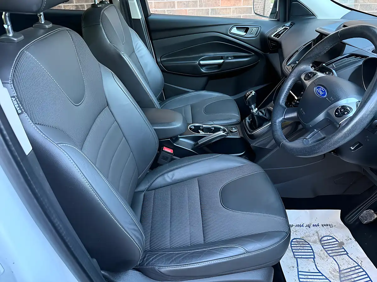 Used 2016 Ford Kuga Titanium White - Interior and Exterior details 12